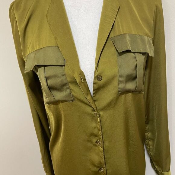 Ichi short dress button down size XS 
Belted 
2 front pockets 
100% polyester - Picture 2 of 12